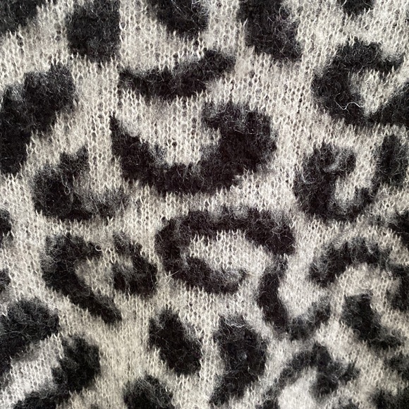 Studio JPR Leopard Print Sweater Petite Small - Picture 8 of 8